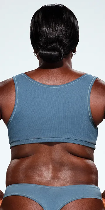Before and after images of CoolSculpting female model's love handles