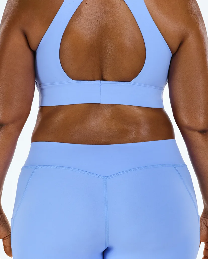 Zoomed-in image of model's flanks