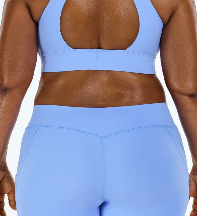 Zoomed-in image of model's flanks