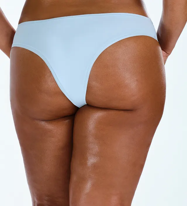 Zoomed-in image of model's banana roll