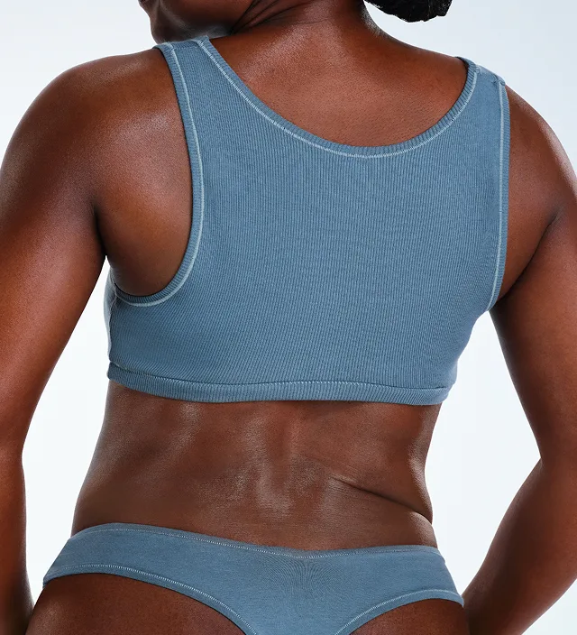 Zoomed-in image of model's back